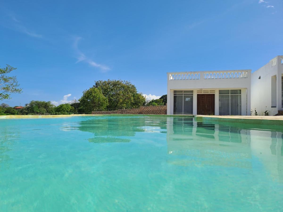 Cave Diani Holiday Apartments Diani Beach Buitenkant foto